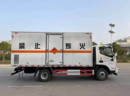 洛隆爆破器材运输车
