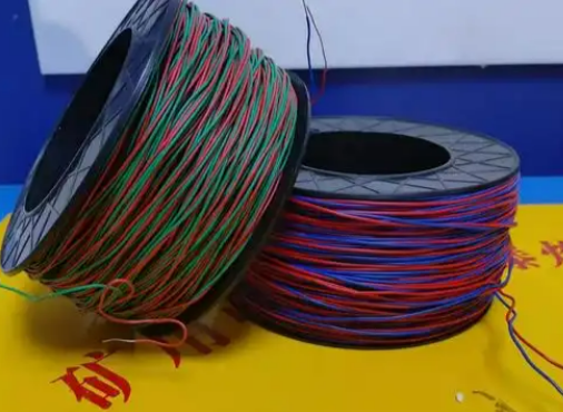 洛隆放炮线的主要材质有哪些？不同材质的适用场景有何区别？