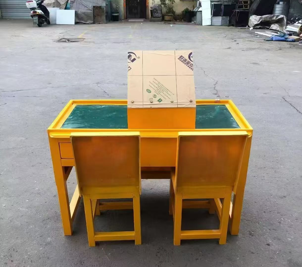 洛隆防静电导通桌井下煤矿火工品发放桌：危险品流转的安全守护者